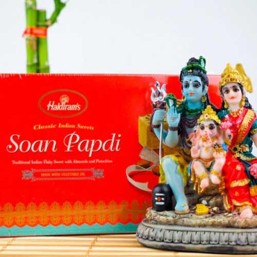 Shiv Parvati Statue 3.5inch with Soan Papdi